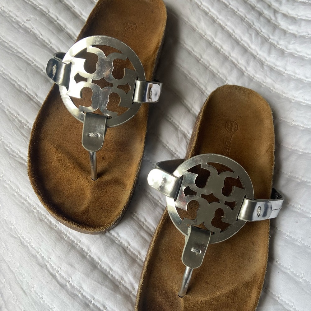 Size 5.5 Tory Burch silver natural mirror miller cloud
